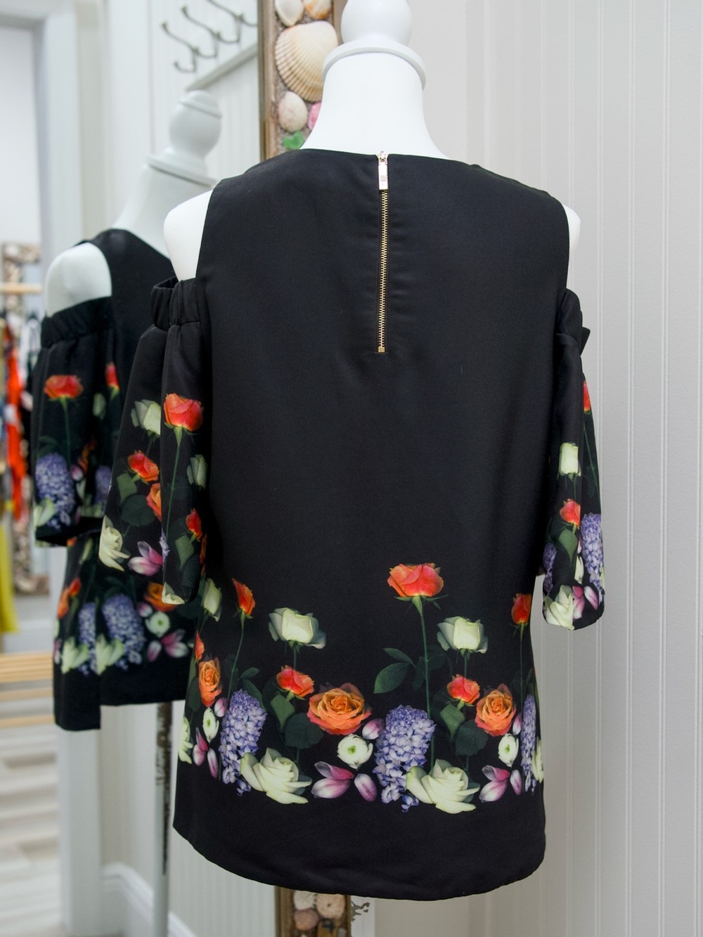 Ted Baker London Amarga Kensington Cold Shoulder Floral Blouse - Picture 6 of 8